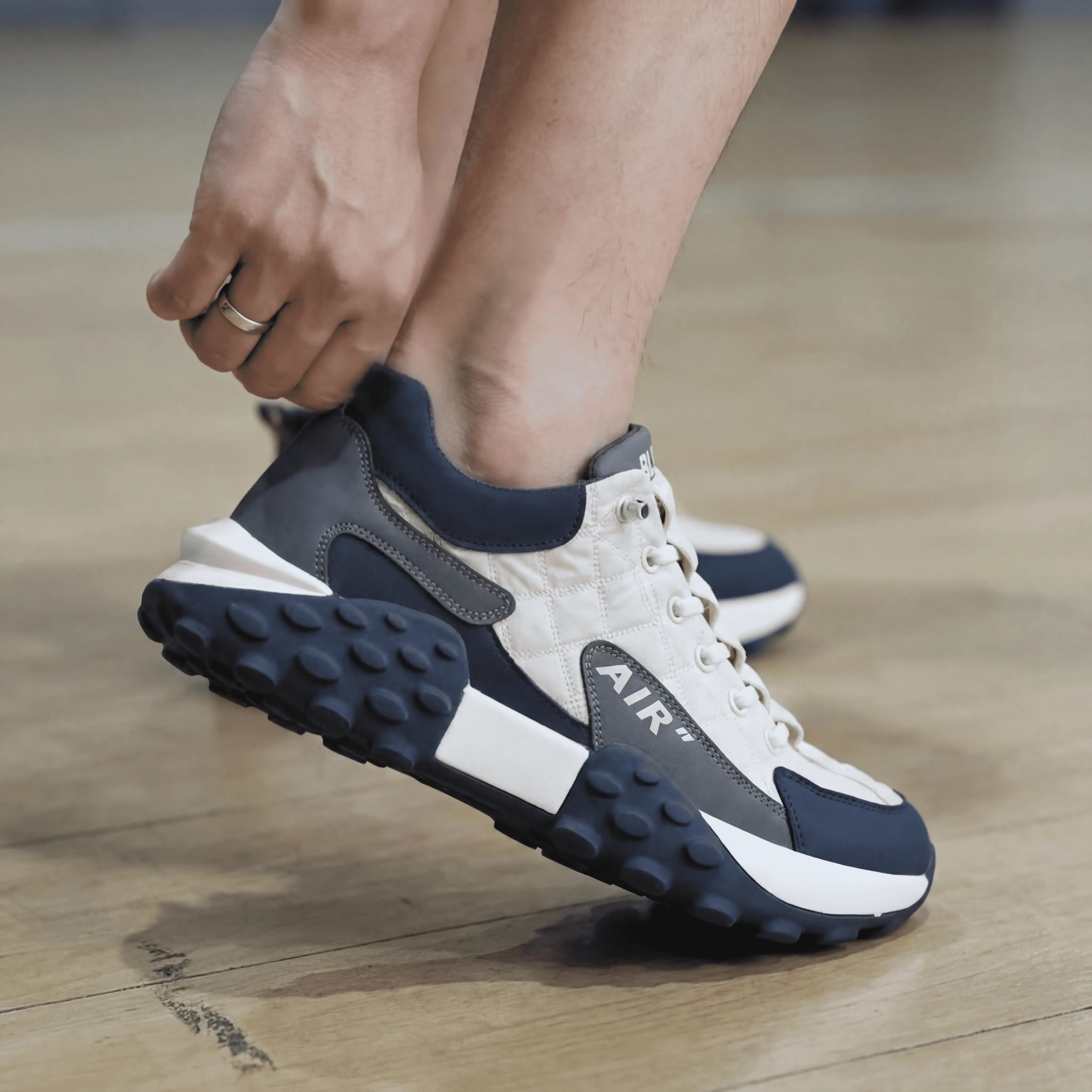Bequeme und strapazierfähige Sneaker – Air Cross