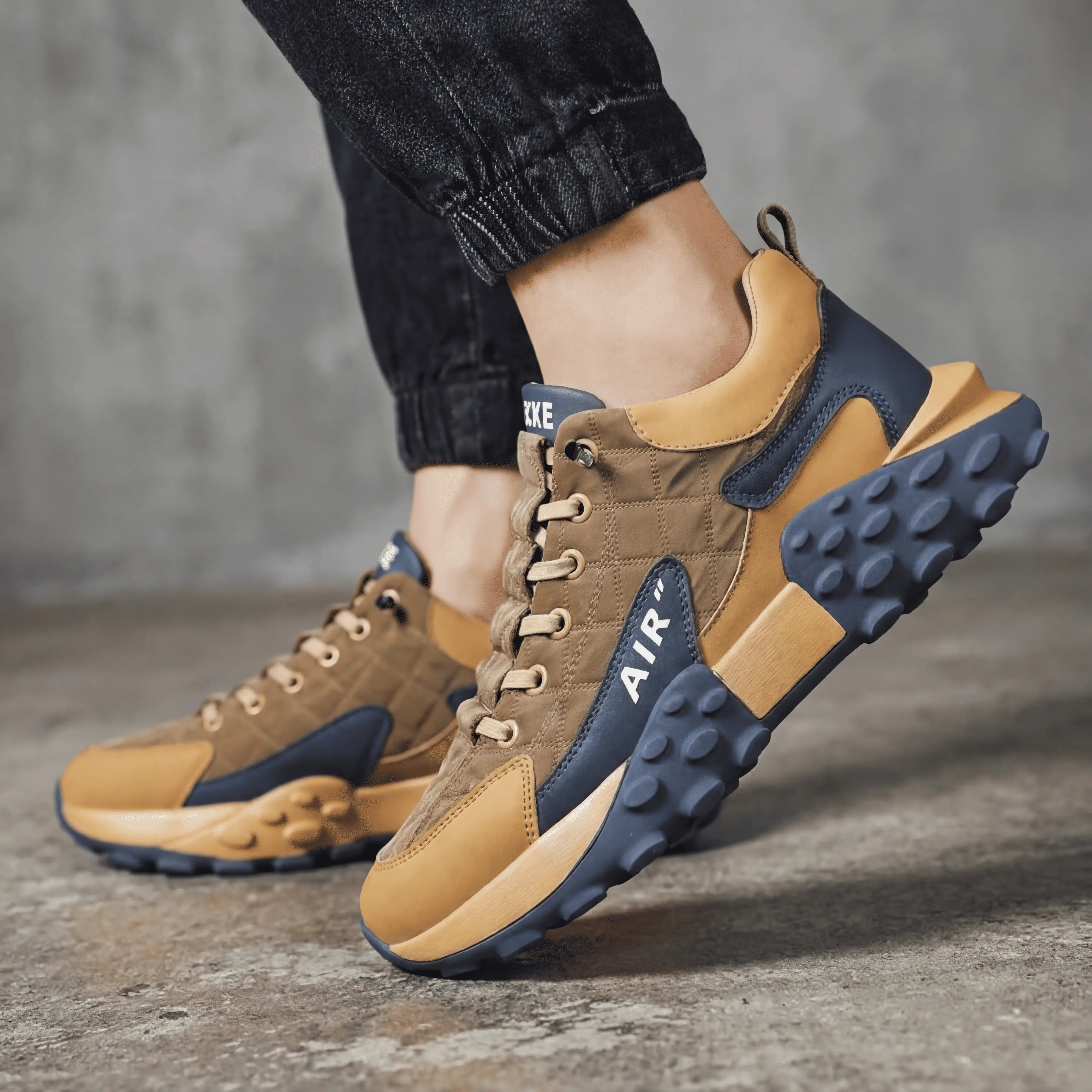 Bequeme und strapazierfähige Sneaker – Air Cross