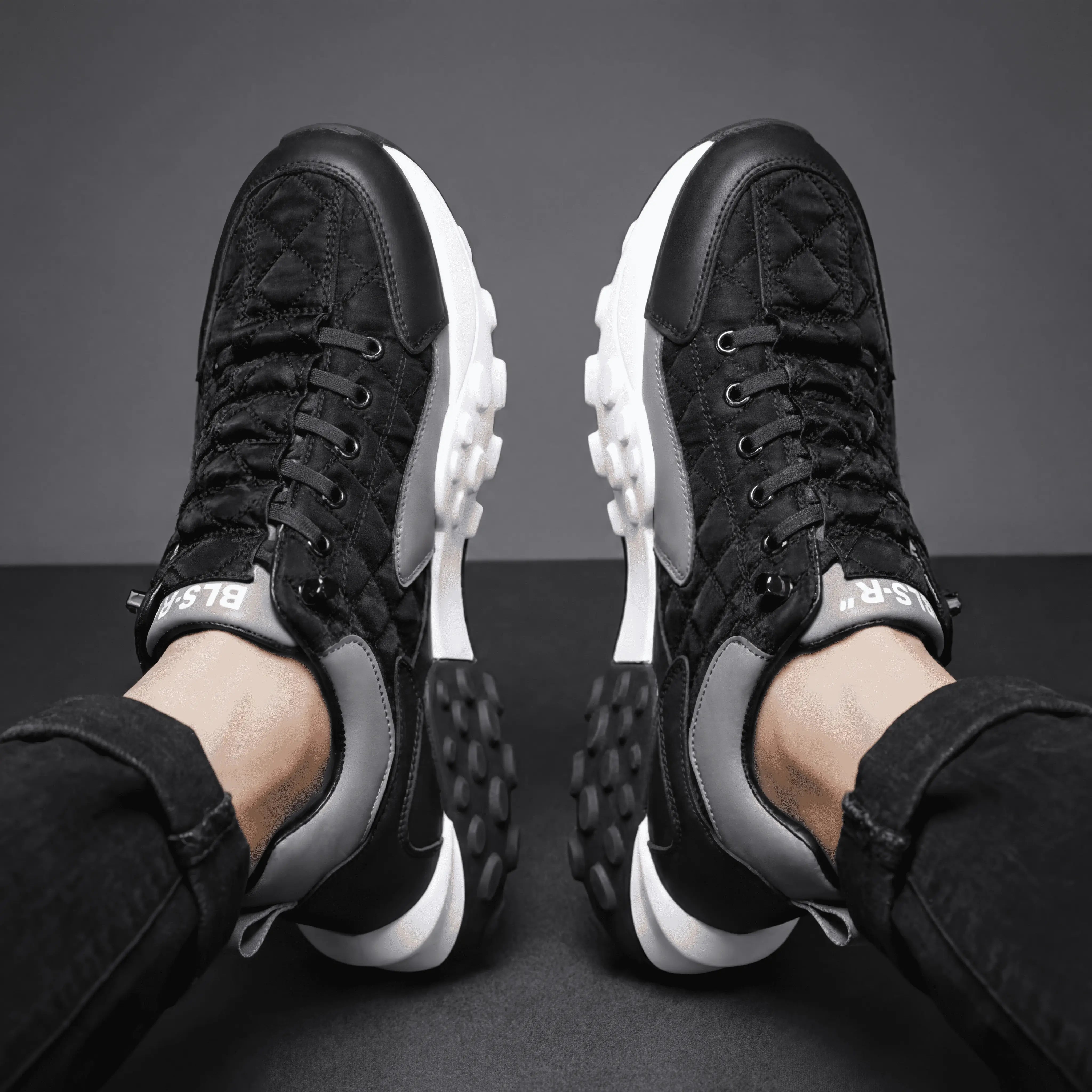 Bequeme und strapazierfähige Sneaker – Air Cross